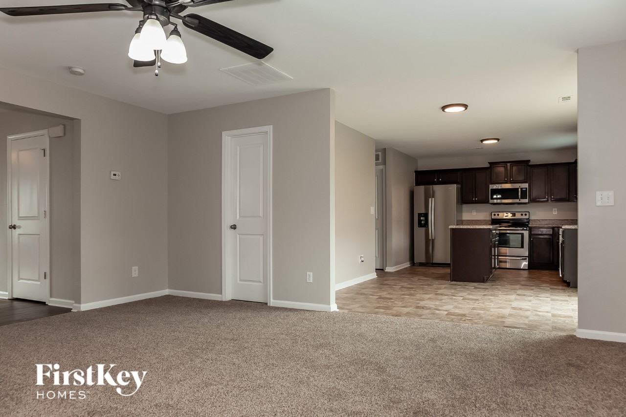 1920 Windy Willow Ln - Photo 4 of 15