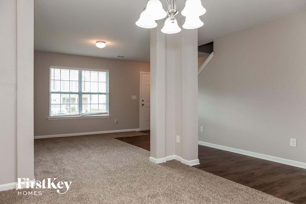 1920 Windy Willow Ln - Photo 5 of 15