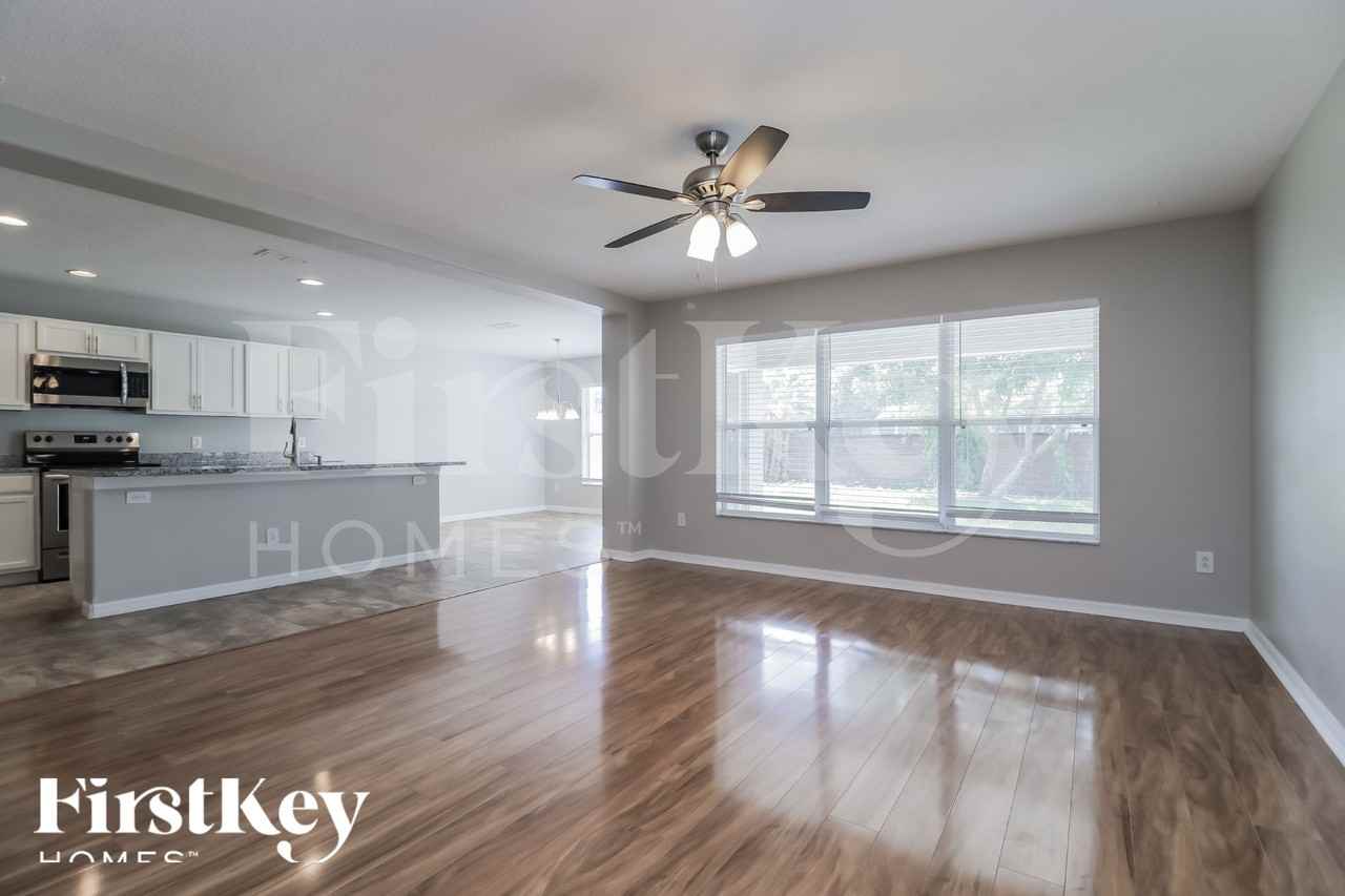 1344 Blackwater Pond Dr - Photo 3 of 18