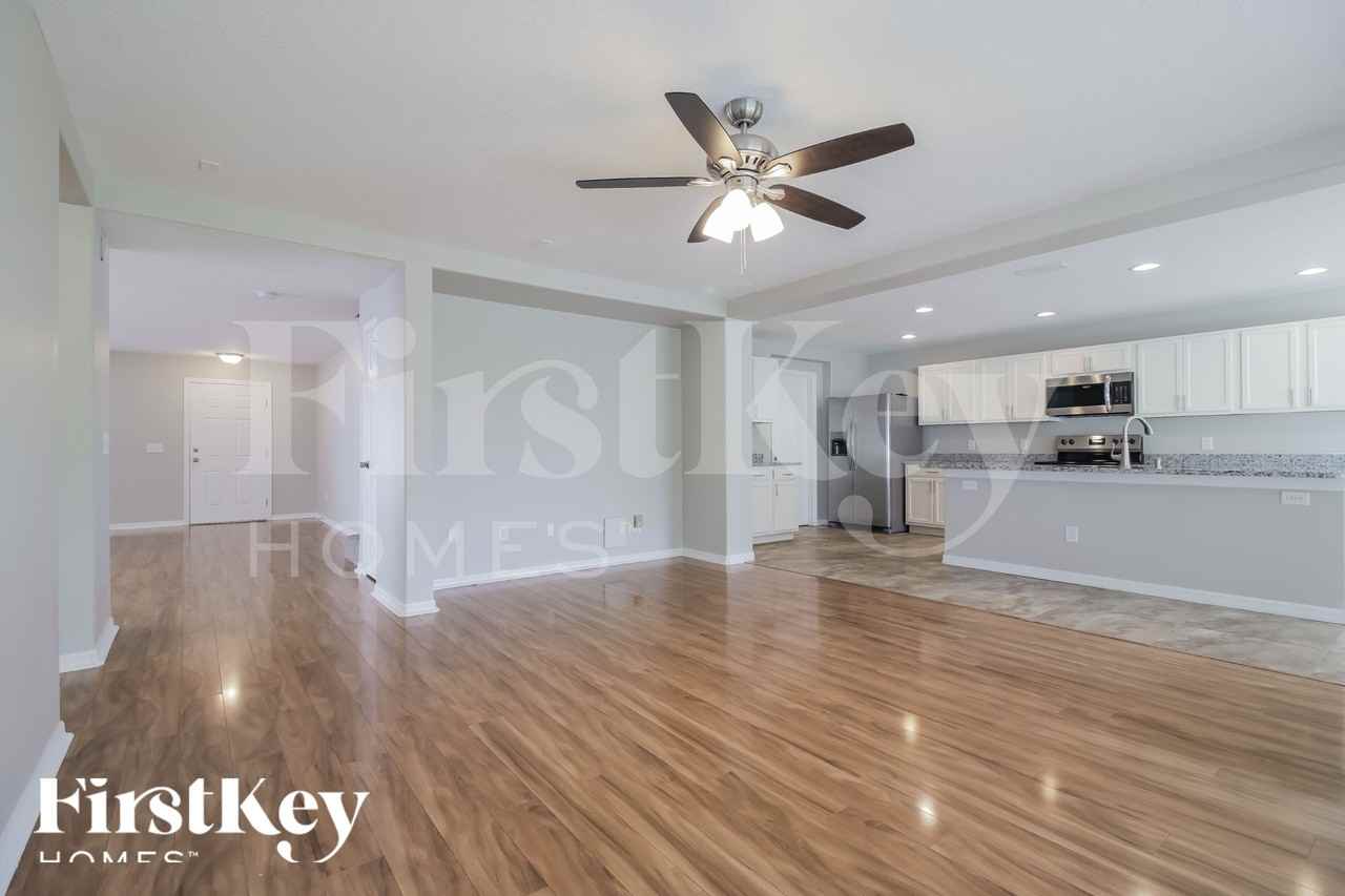 1344 Blackwater Pond Dr - Photo 4 of 18