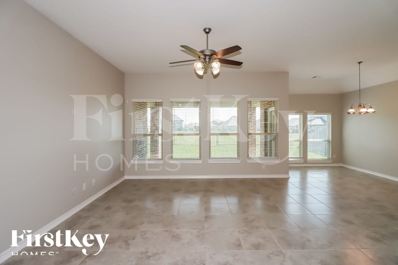 6211 Kolle Dr - Photo 3 of 18