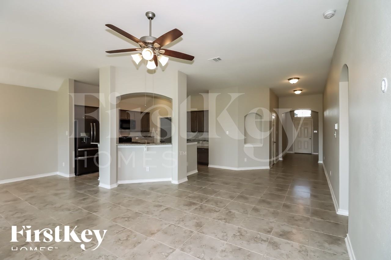 6211 Kolle Dr - Photo 5 of 18