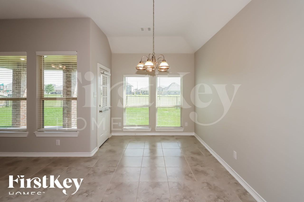 6211 Kolle Dr - Photo 6 of 18