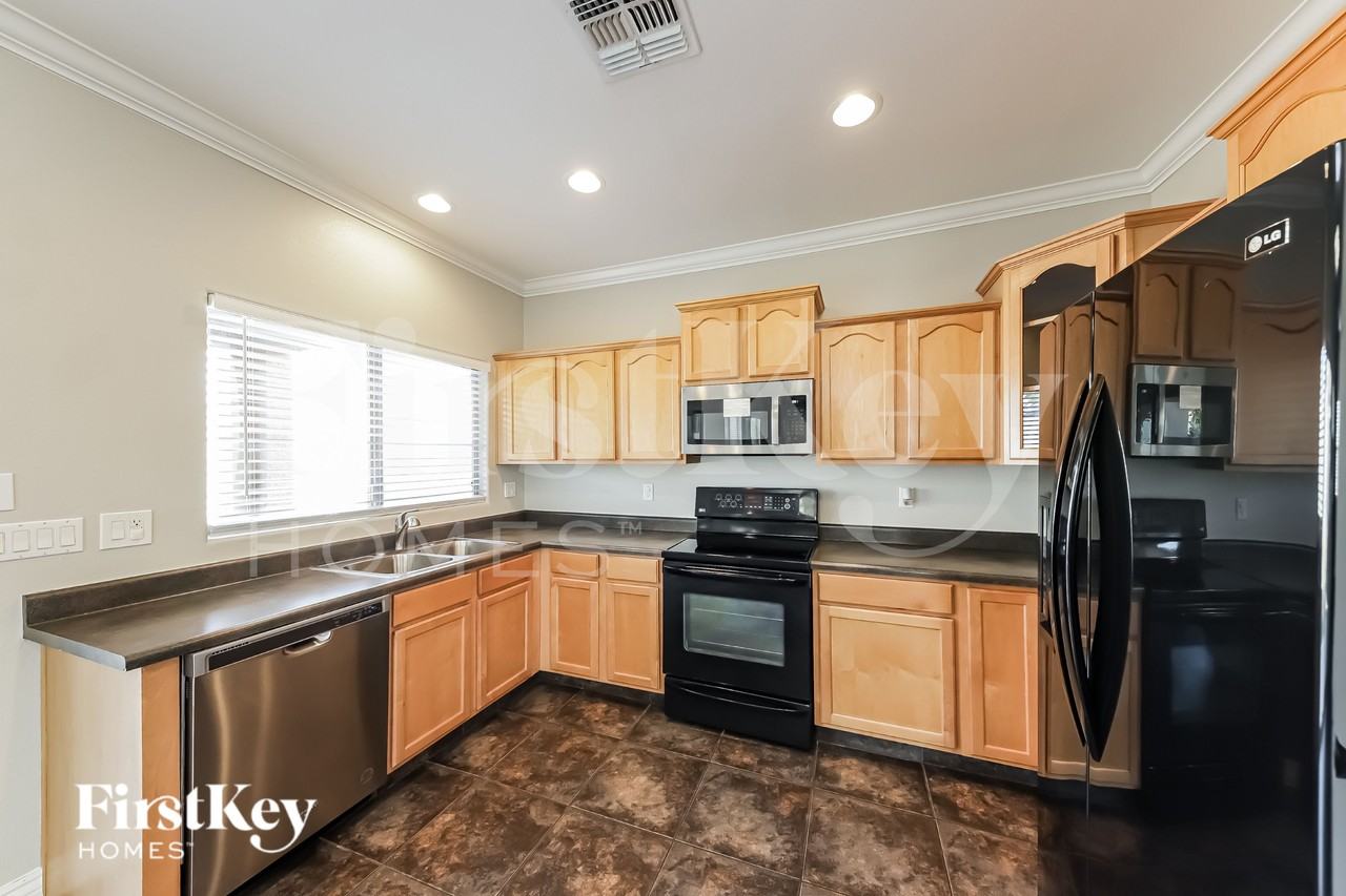 15150 N 146th Ave - Photo 7 of 18