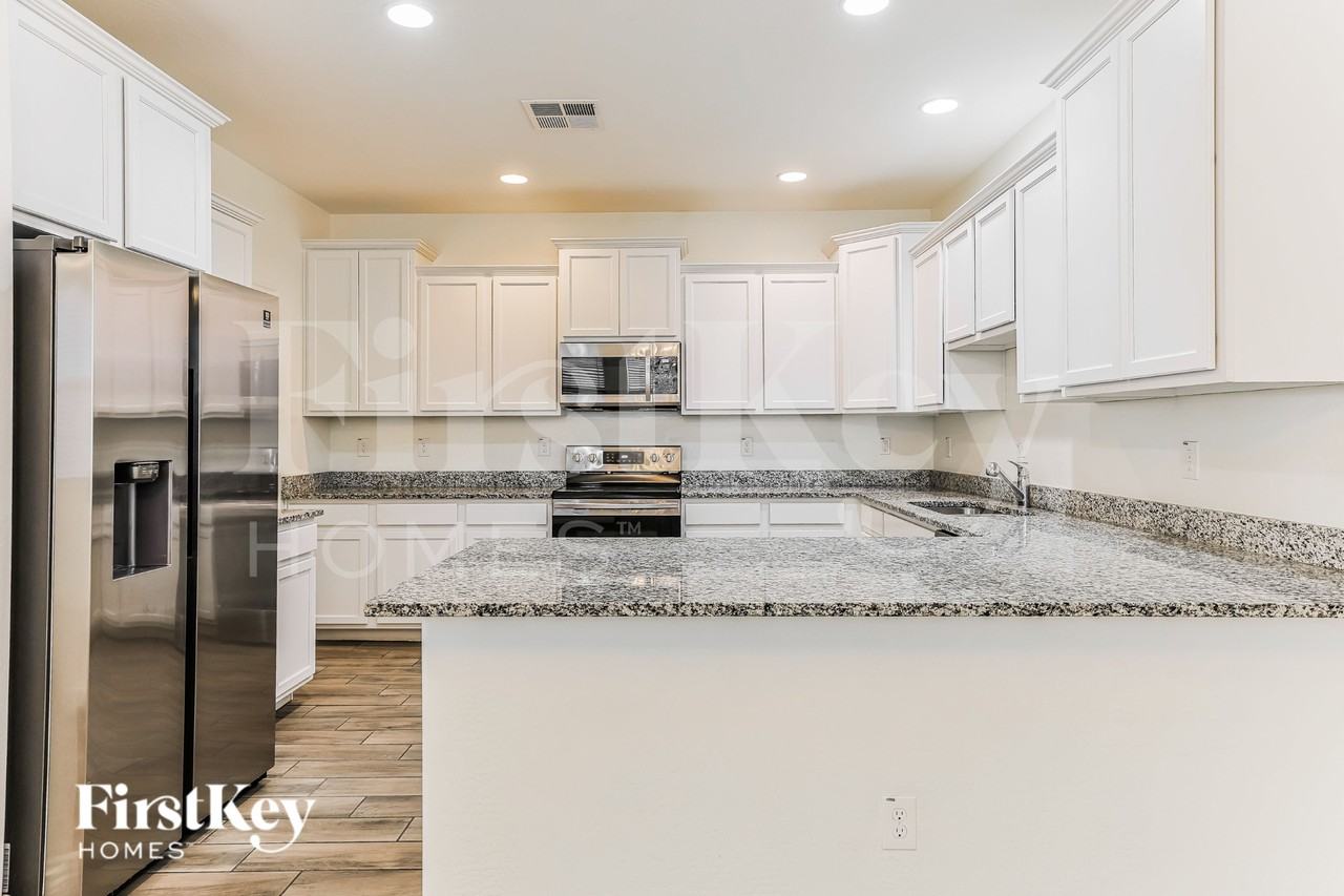 6926 E Butte St - Photo 6 of 19