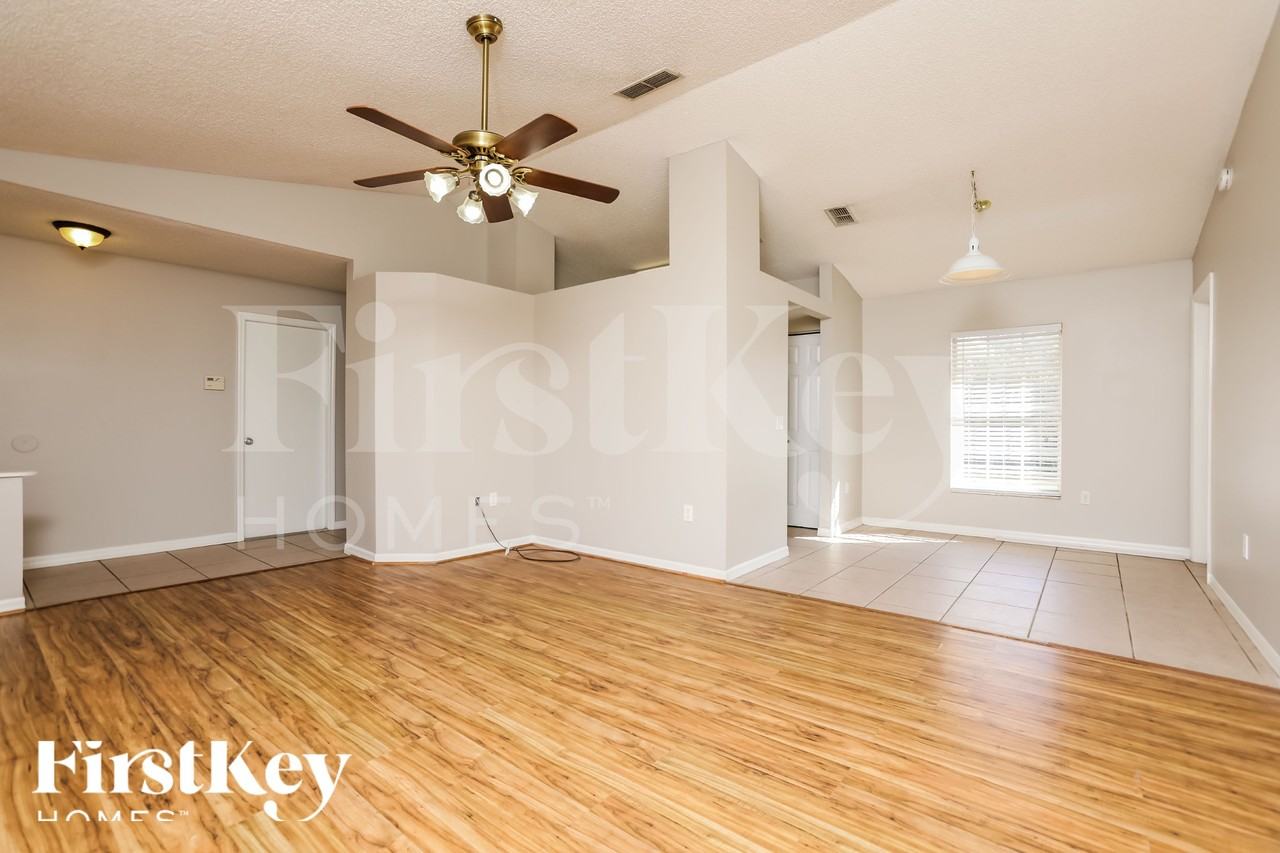 2059 Gallagher Ave - Photo 3 of 18