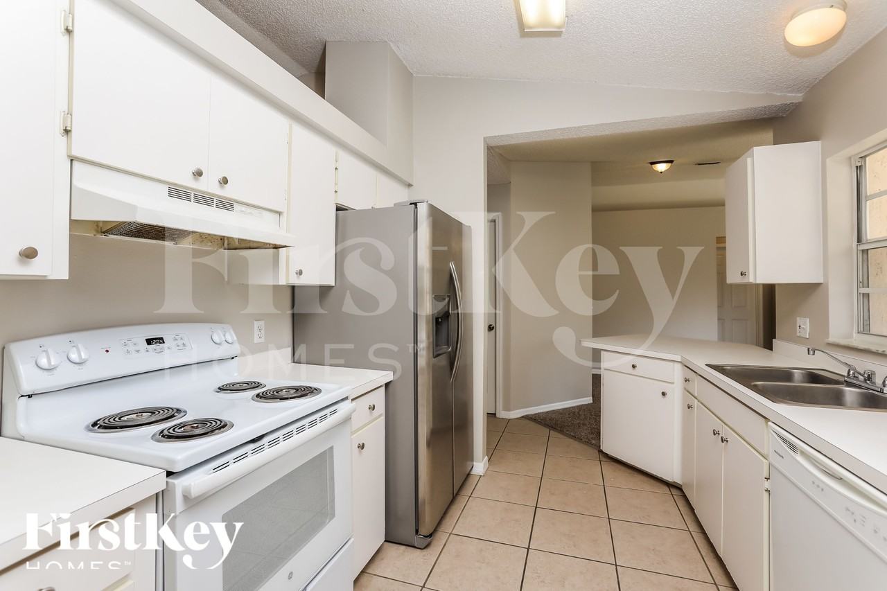 2059 Gallagher Ave - Photo 5 of 18