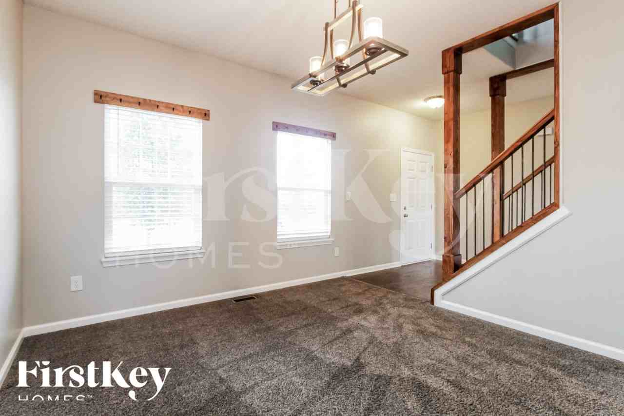 10463 Hunters Crossing Blvd - Photo 5 of 18