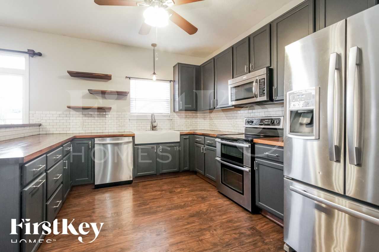 10463 Hunters Crossing Blvd - Photo 6 of 18