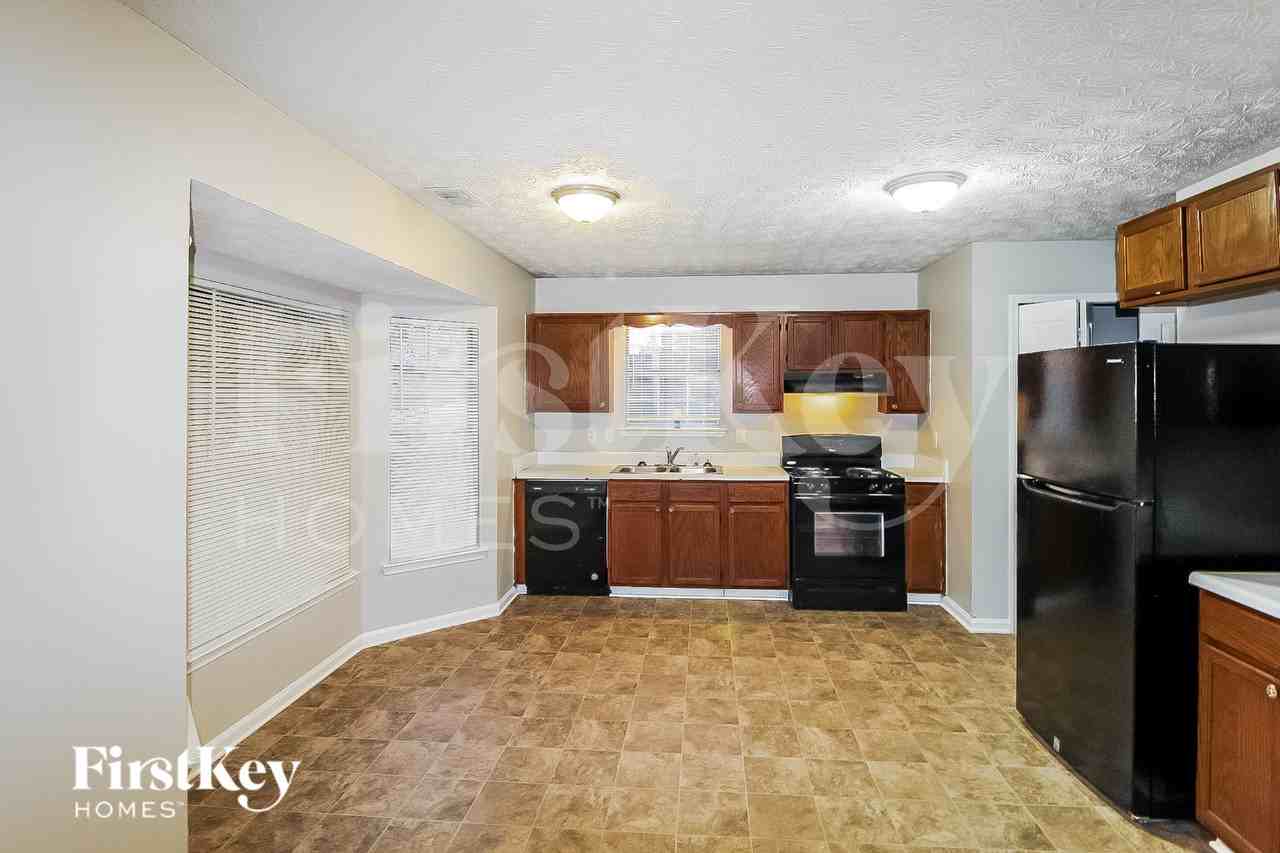 6206 Amberly Rd - Photo 4 of 15