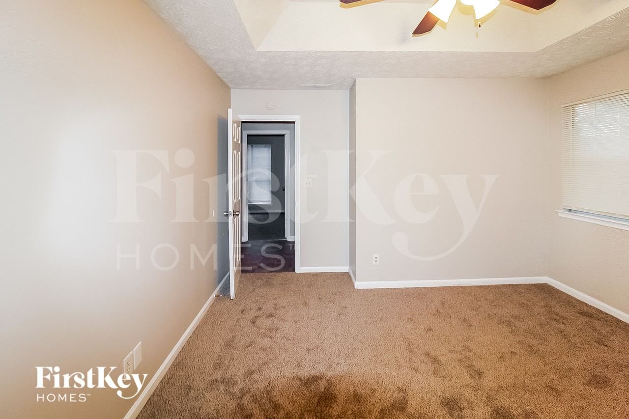 6206 Amberly Rd - Photo 5 of 15