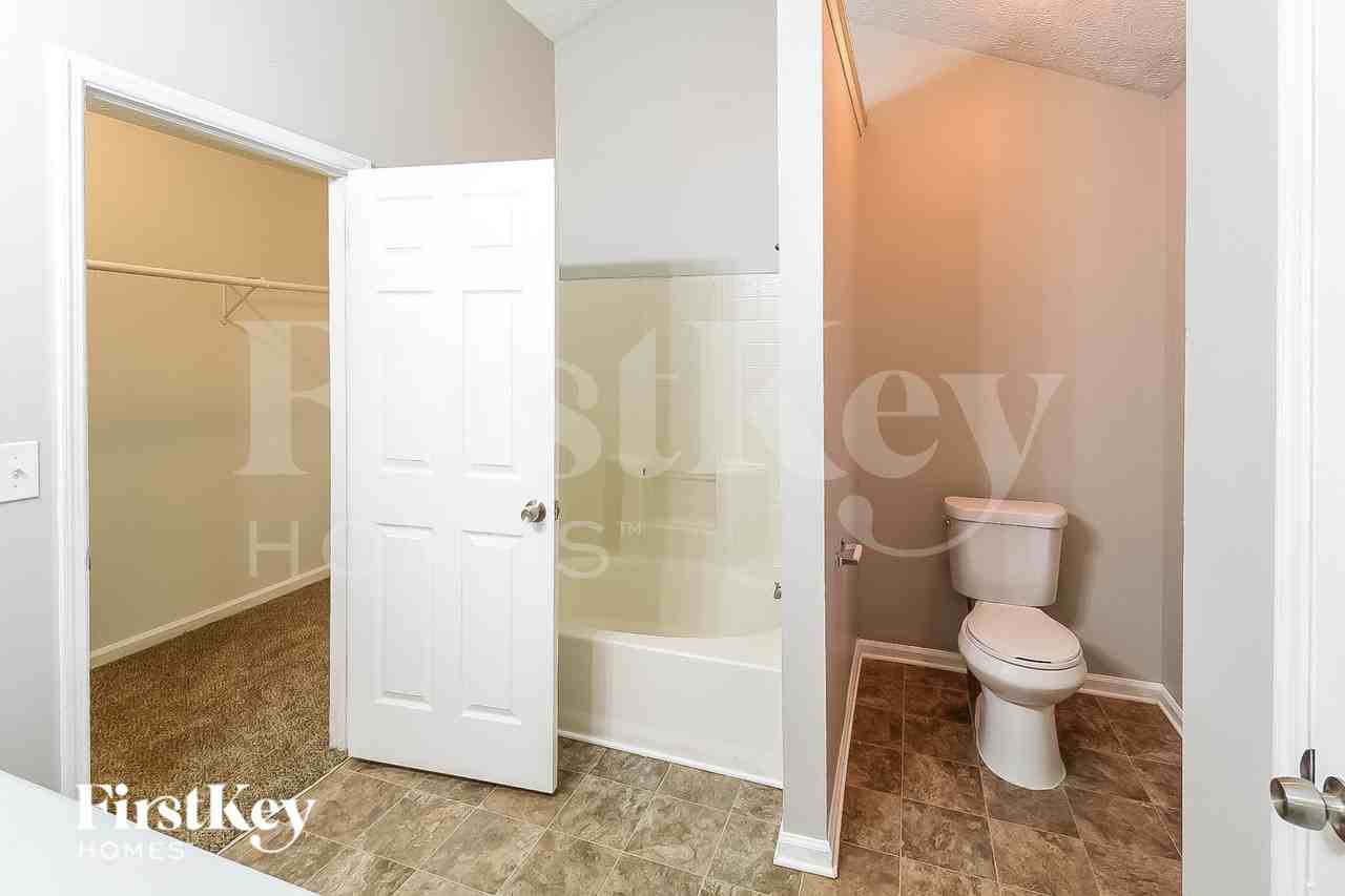 6206 Amberly Rd - Photo 7 of 15