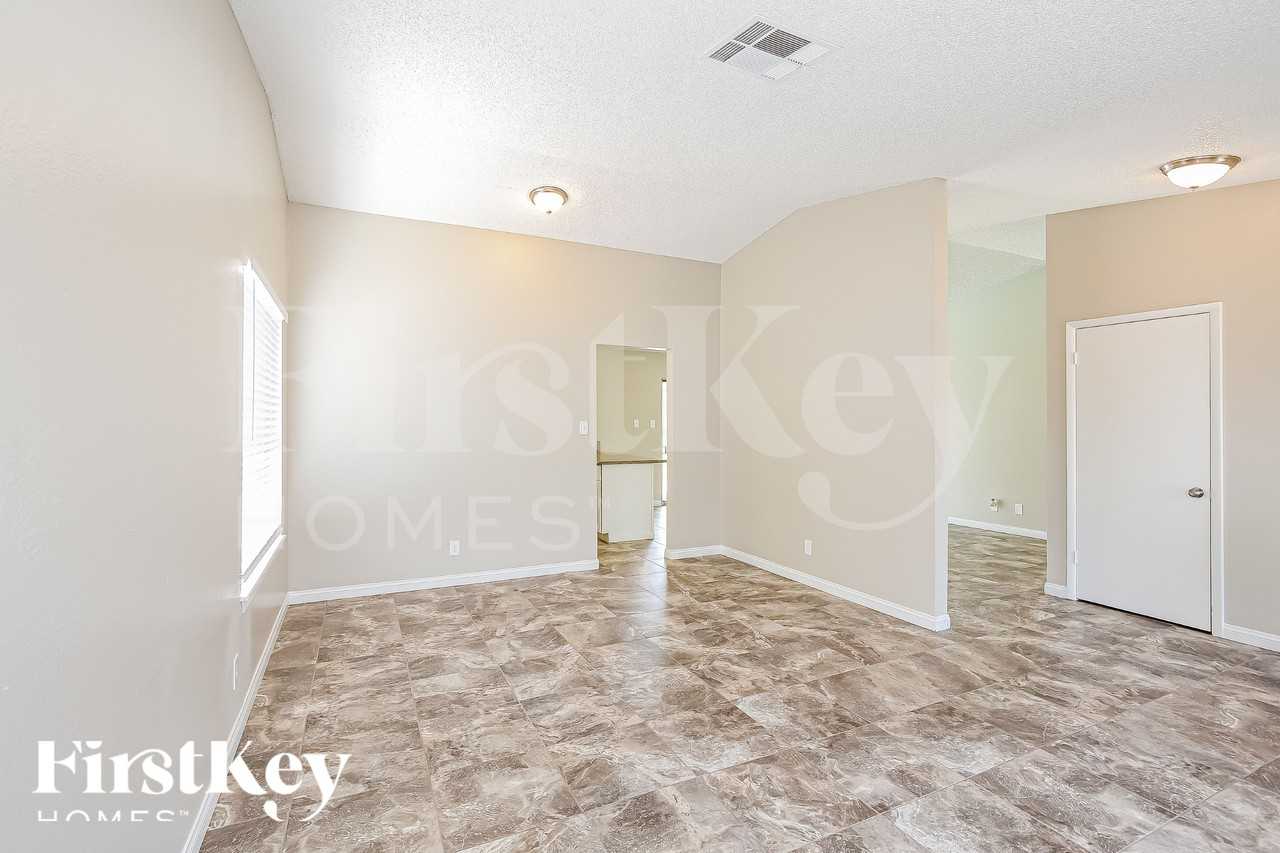 1473 Owyhee Ct - Photo 4 of 18