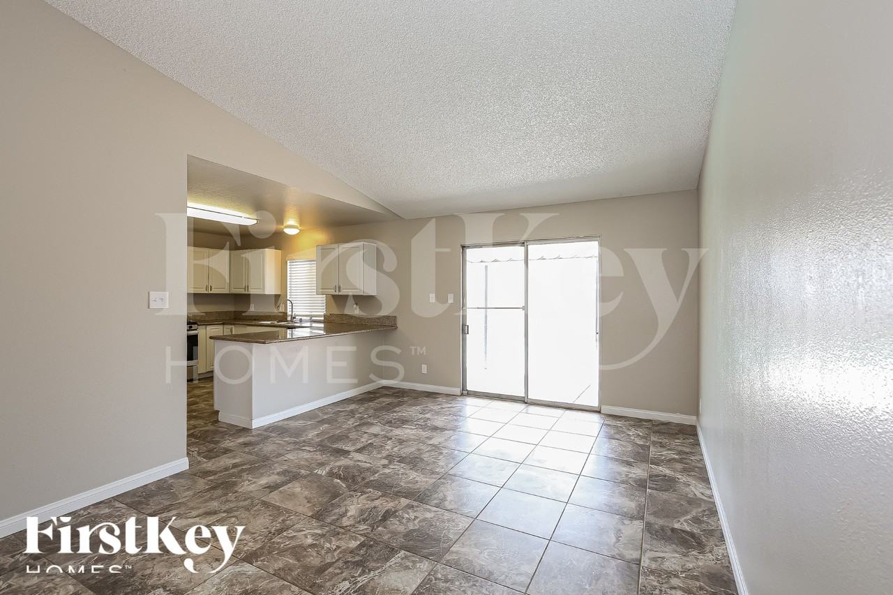 1473 Owyhee Ct - Photo 6 of 18