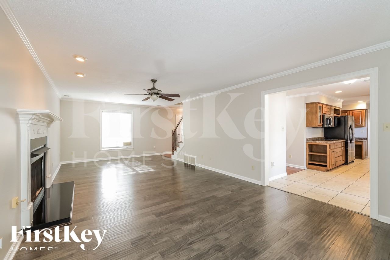 8082 S Regis Pl - Photo 2 of 19