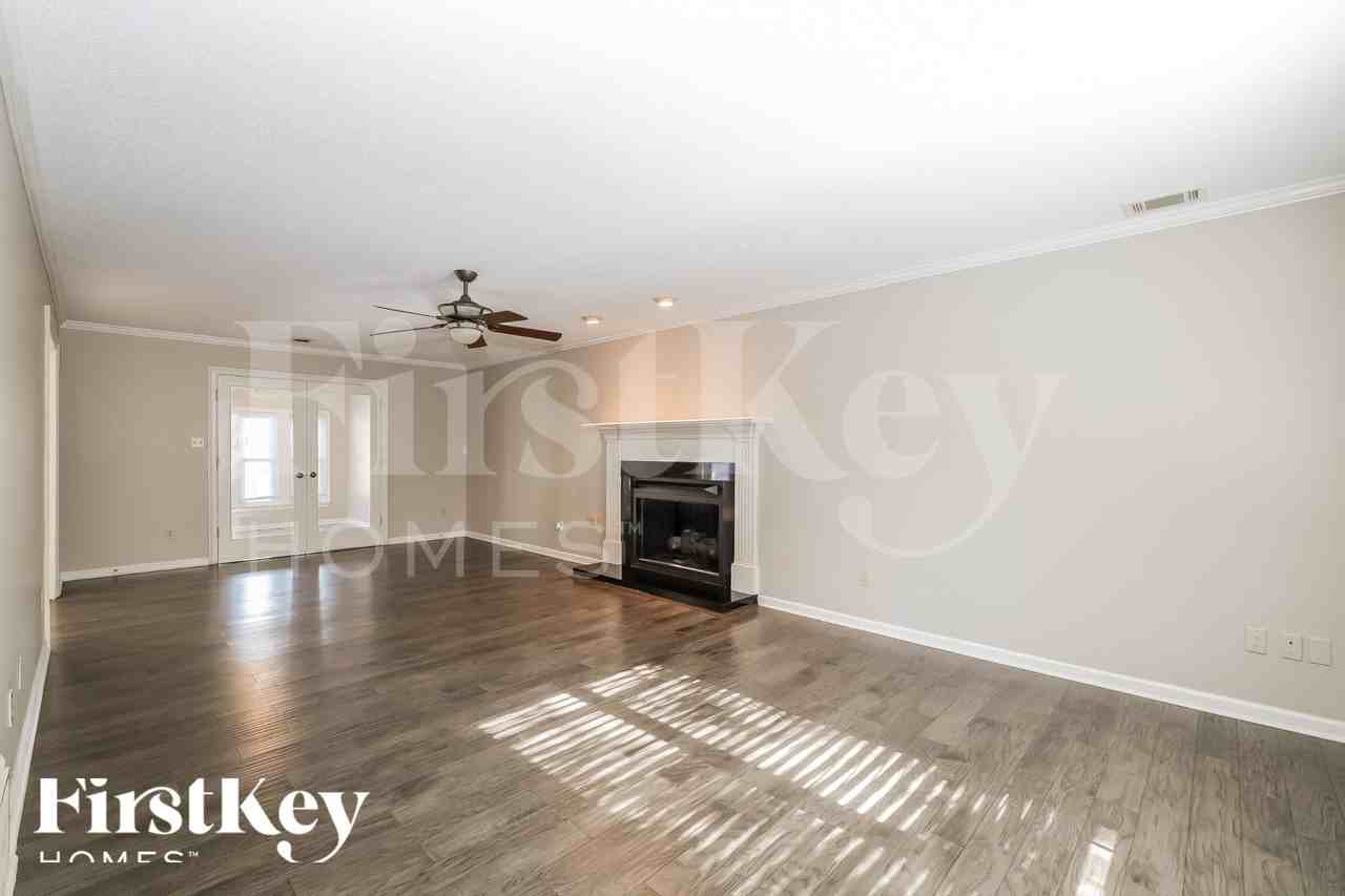 8082 S Regis Pl - Photo 4 of 19