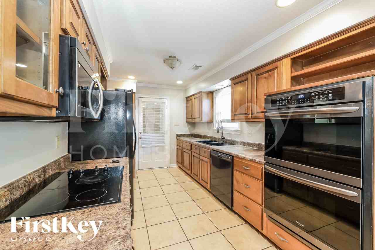 8082 S Regis Pl - Photo 7 of 19