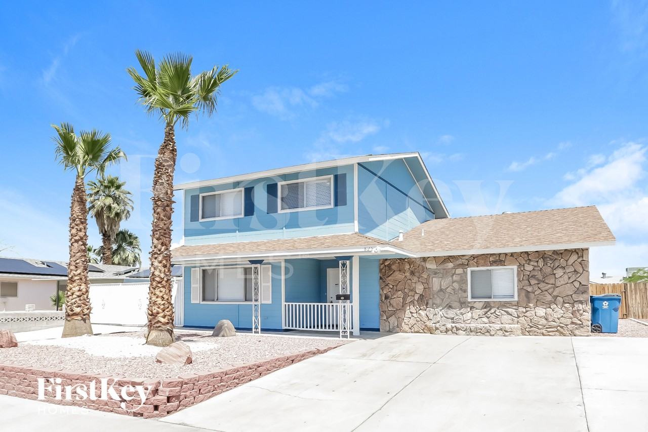 825 Antigua St - Photo 2 of 15