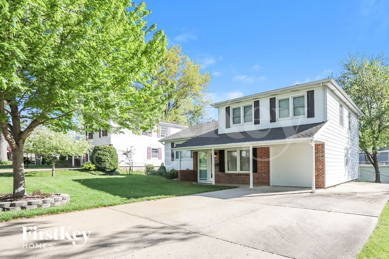 8925 Grandview Dr - Photo 2 of 15