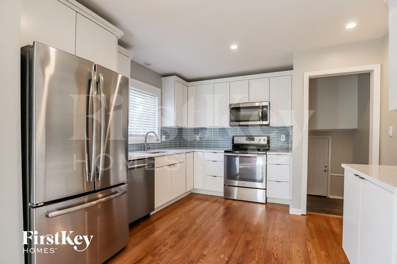 8925 Grandview Dr - Photo 6 of 15