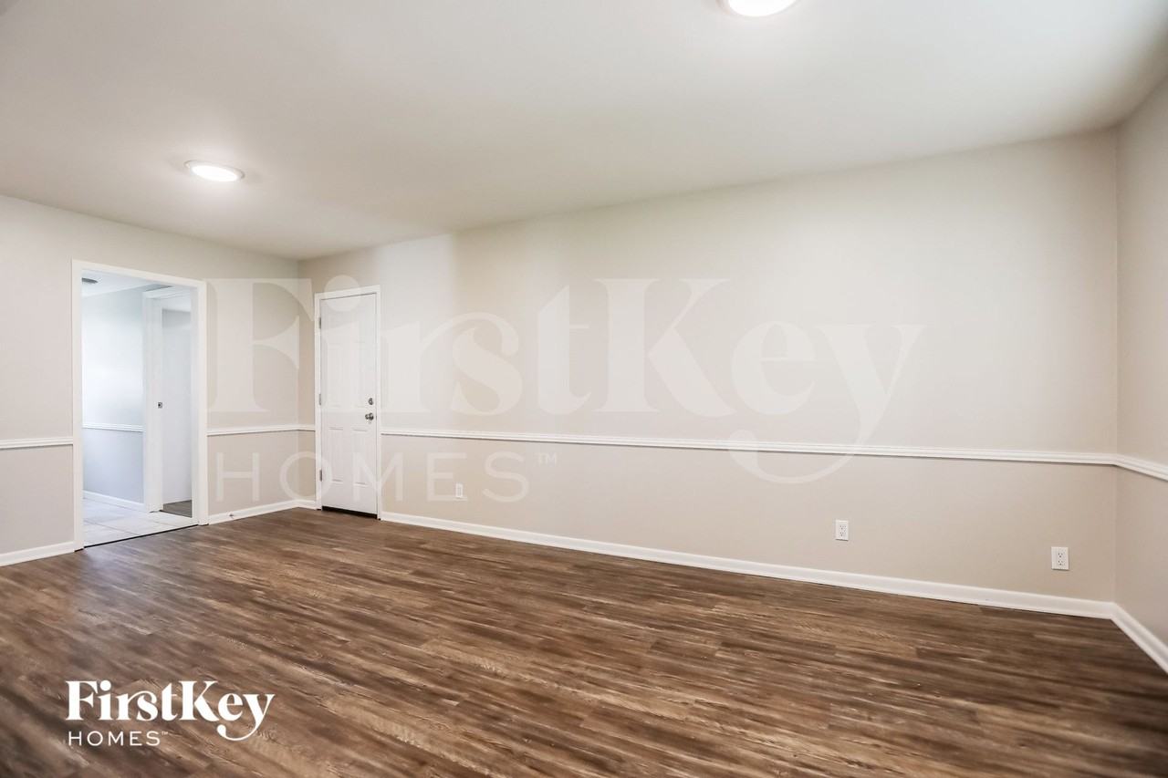 8925 Grandview Dr - Photo 7 of 15