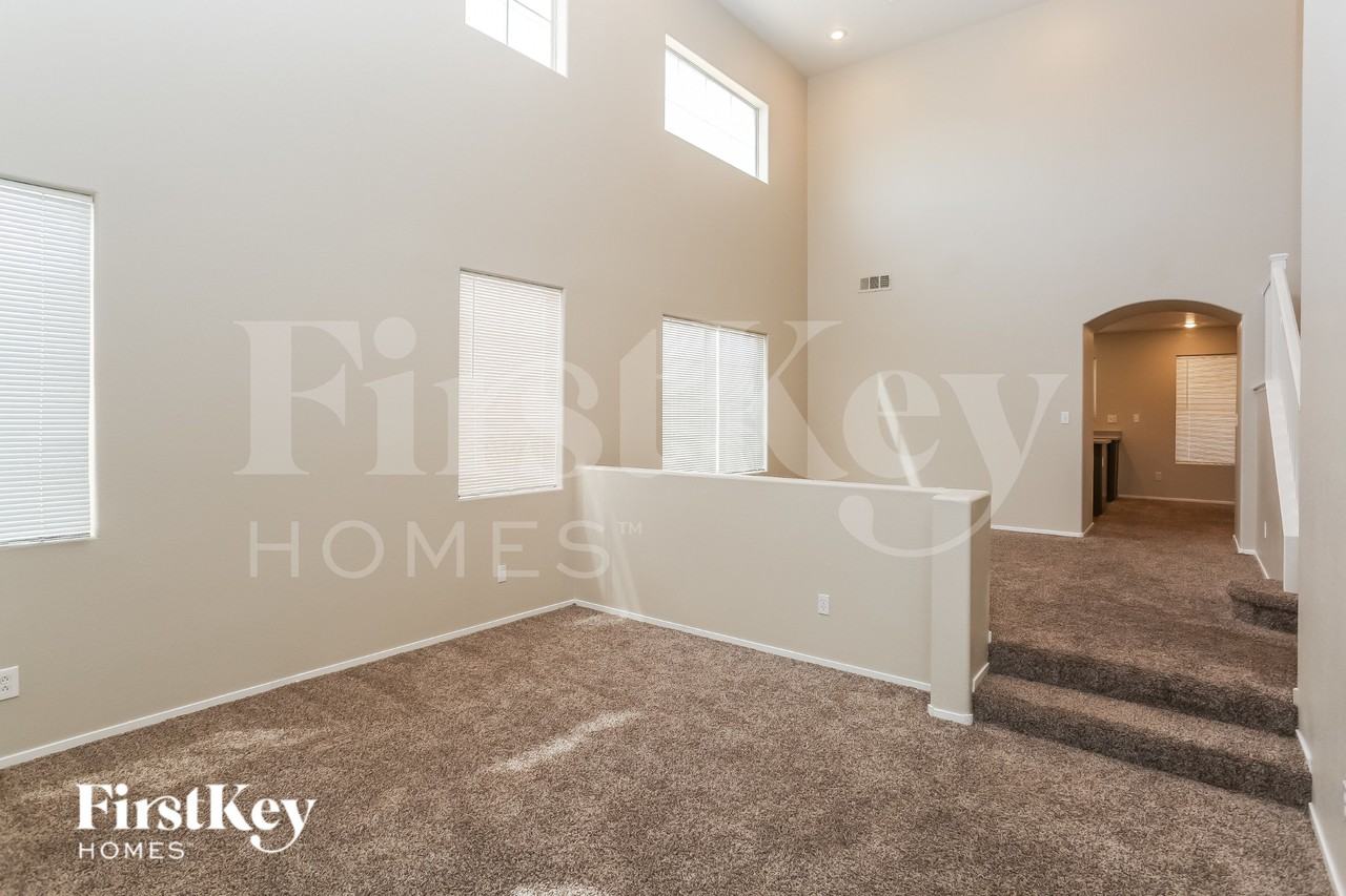 4633 Sergeant Ct - Photo 2 of 19