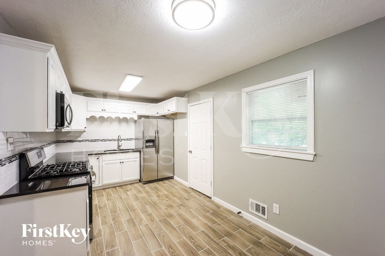 743 Oak Dr - Photo 4 of 15