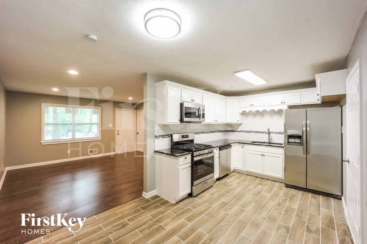 743 Oak Dr - Photo 5 of 15