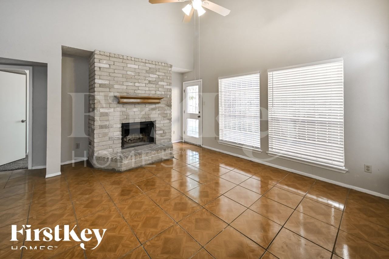 3315 Vega St - Photo 2 of 18