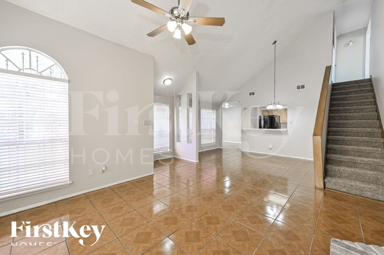 3315 Vega St - Photo 5 of 18