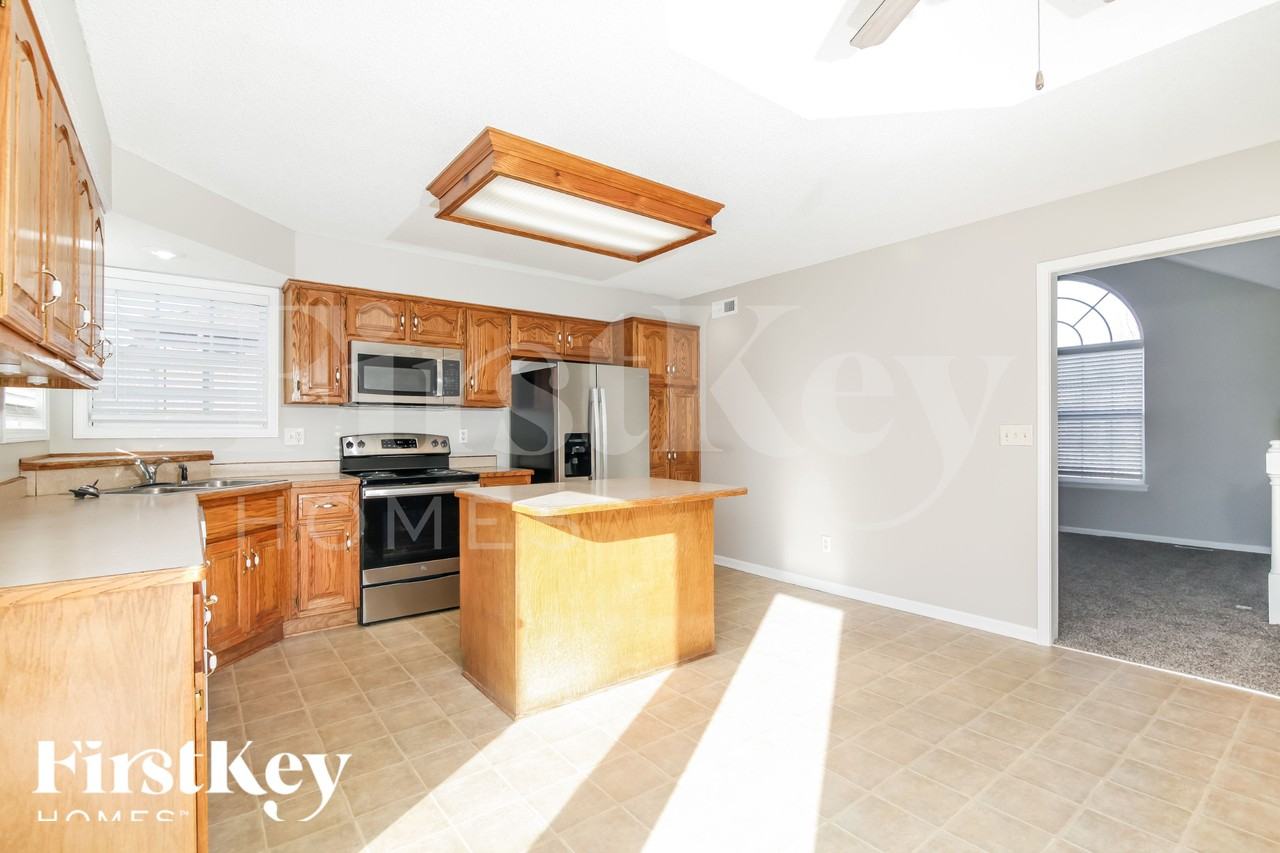 706 Derby St - Photo 7 of 18