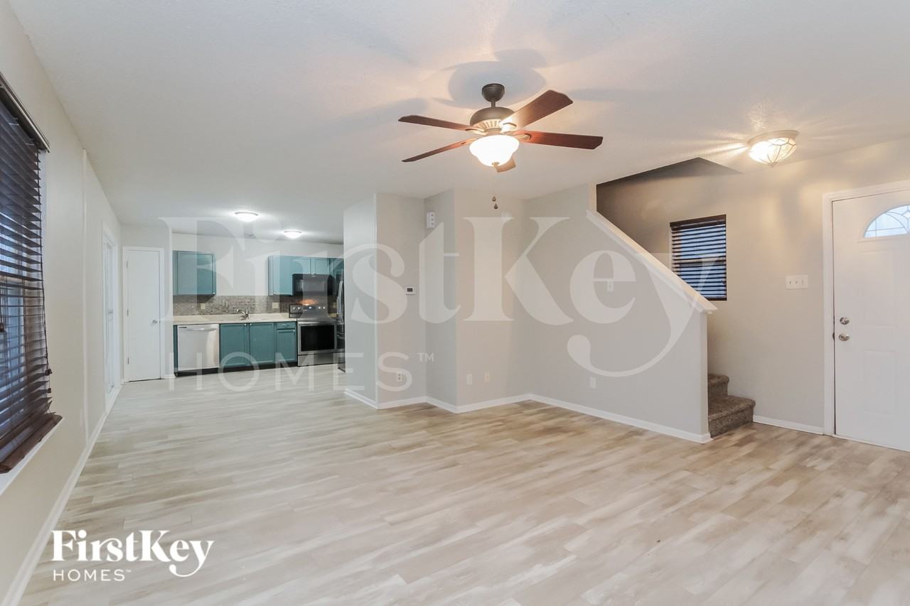 2391 Providence Ct - Photo 2 of 18