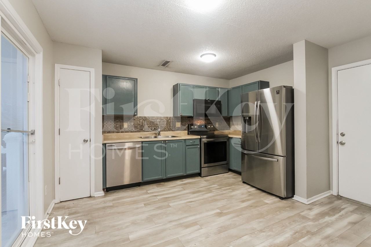 2391 Providence Ct - Photo 5 of 18