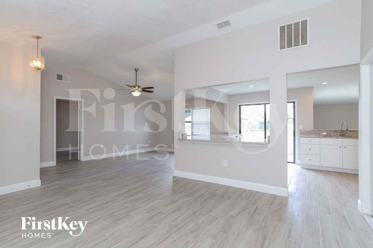 1013 Dartmoor Pl - Photo 4 of 15