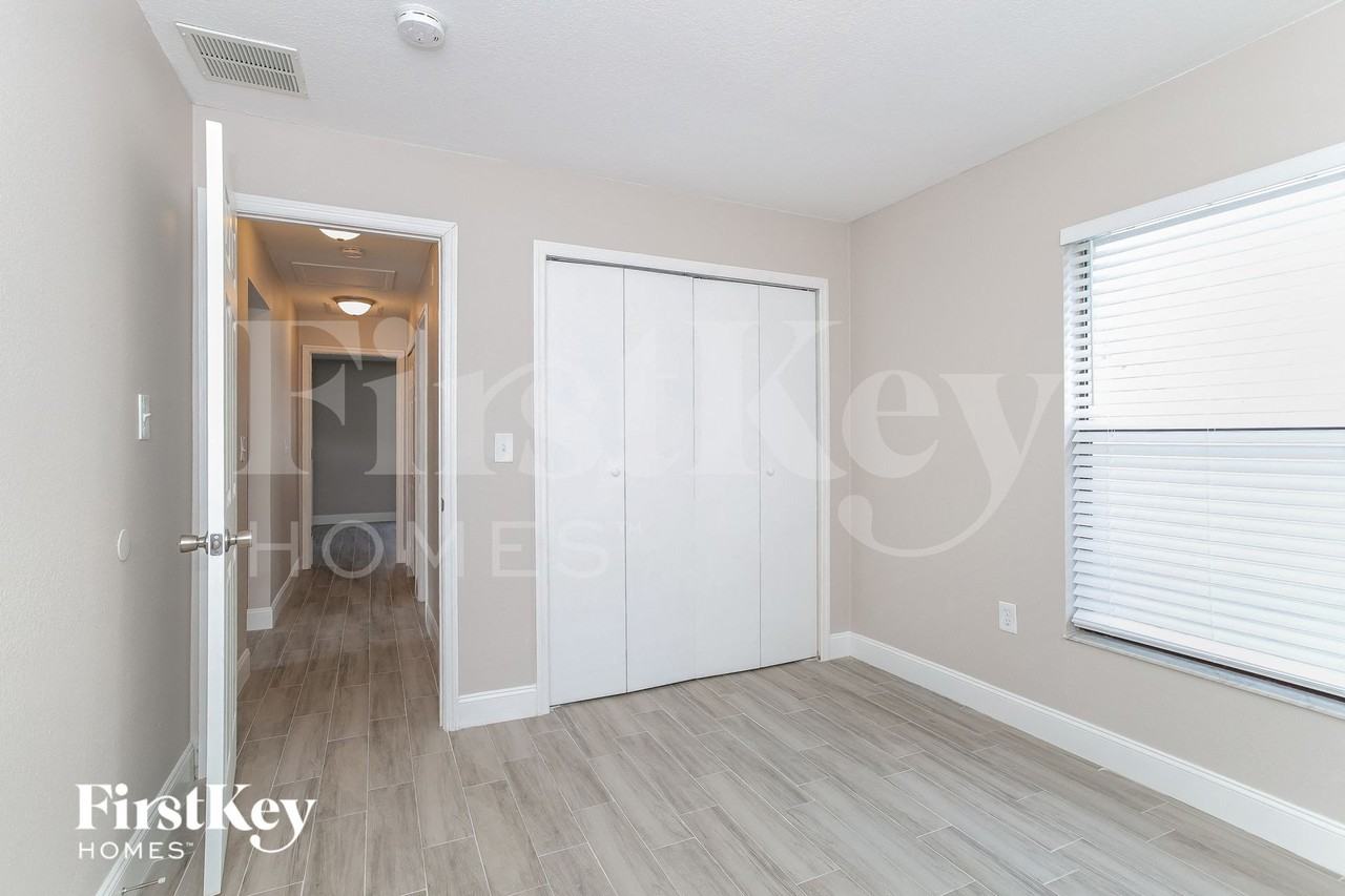 1013 Dartmoor Pl - Photo 7 of 15