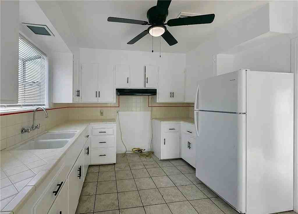 209 Elm Street - Photo 3 of 17