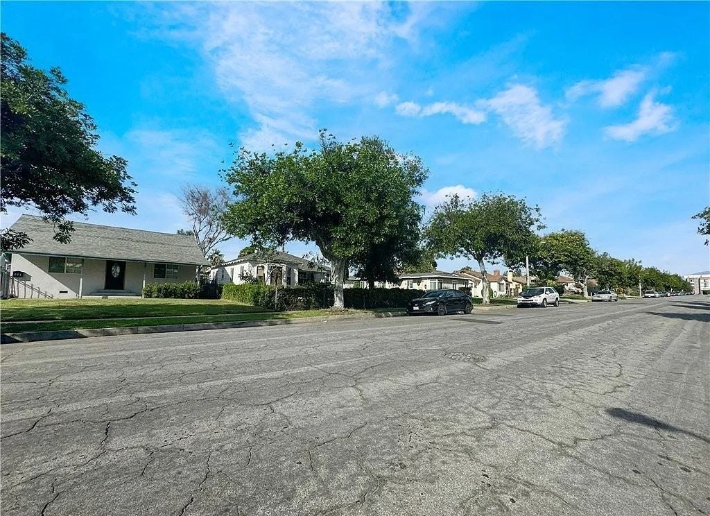 209 Elm Street - Photo 6 of 17