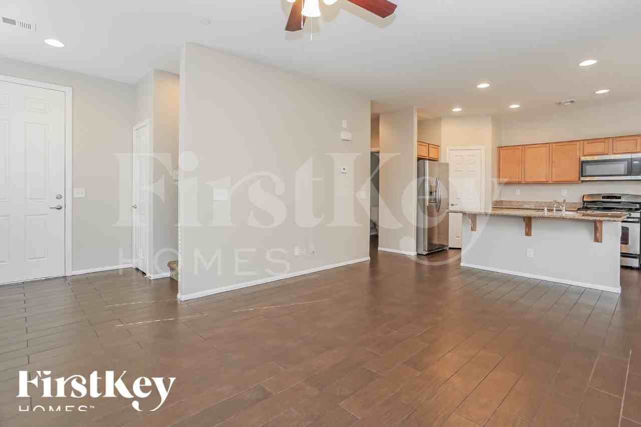 7506 Edgartown Harbor St - Photo 4 of 18