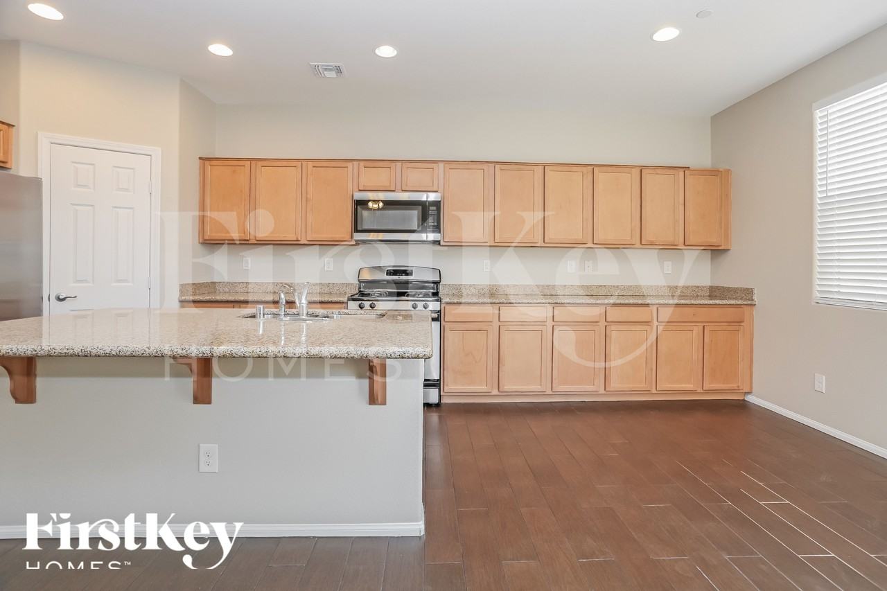 7506 Edgartown Harbor St - Photo 5 of 18