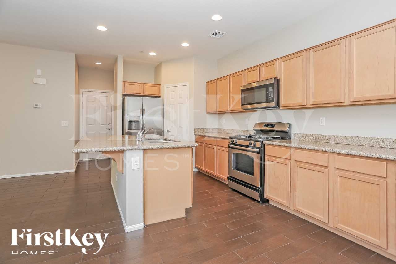 7506 Edgartown Harbor St - Photo 6 of 18