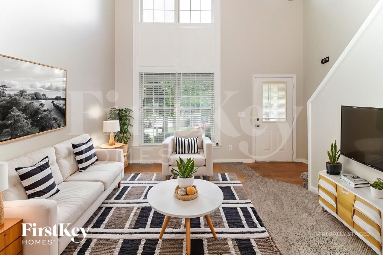 1730 Taynton Cir Nw - Photo 4 of 18