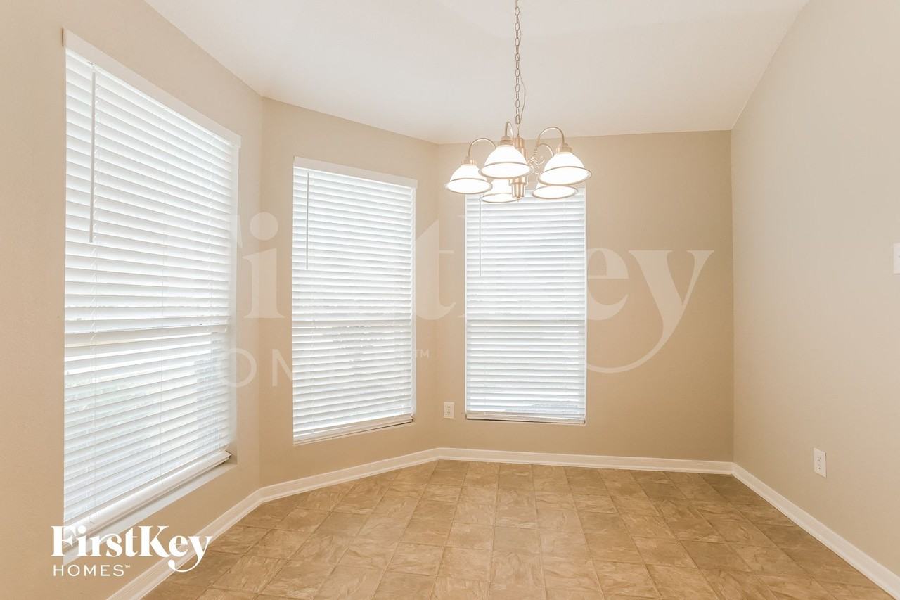 16985 Valiant Oak St - Photo 5 of 15