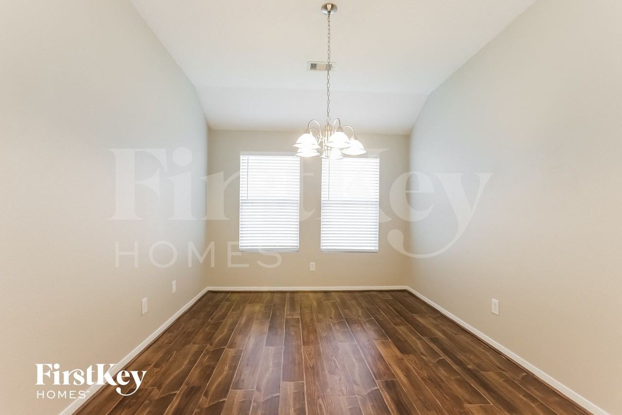 16985 Valiant Oak St - Photo 6 of 15