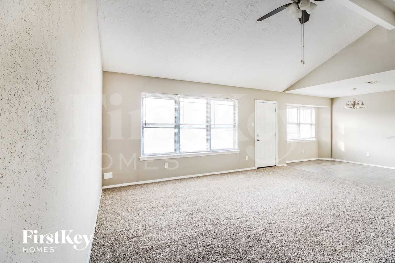 9806 Charmont Rd - Photo 5 of 15