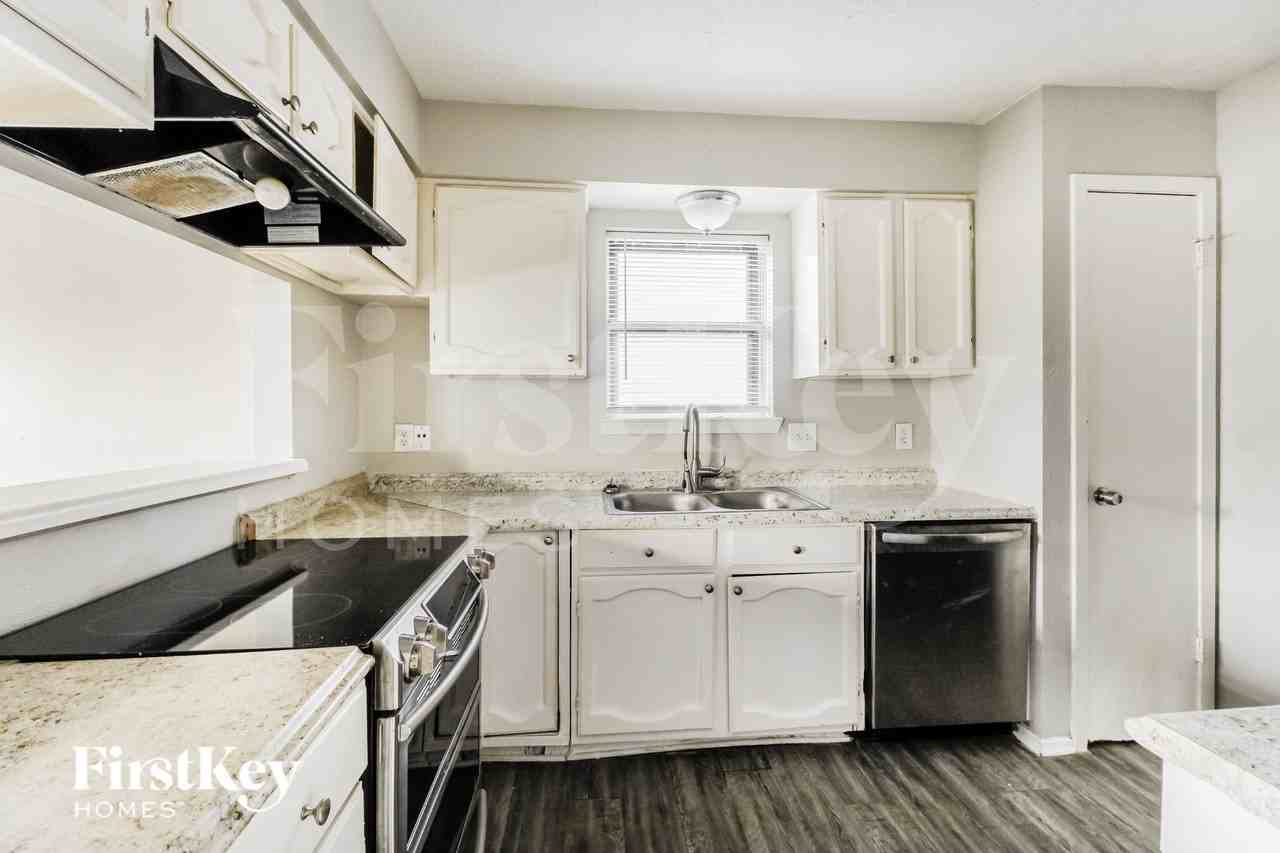 9806 Charmont Rd - Photo 6 of 15