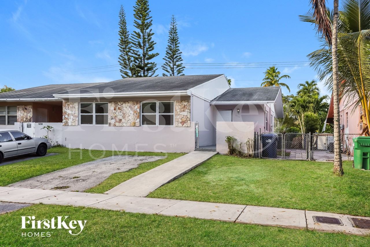 9231 Sw 204th Ter - Photo 2 of 18