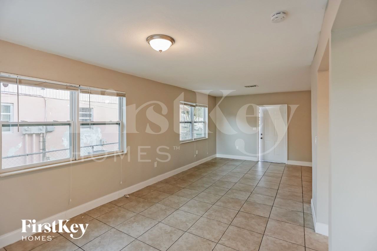 9231 Sw 204th Ter - Photo 3 of 18