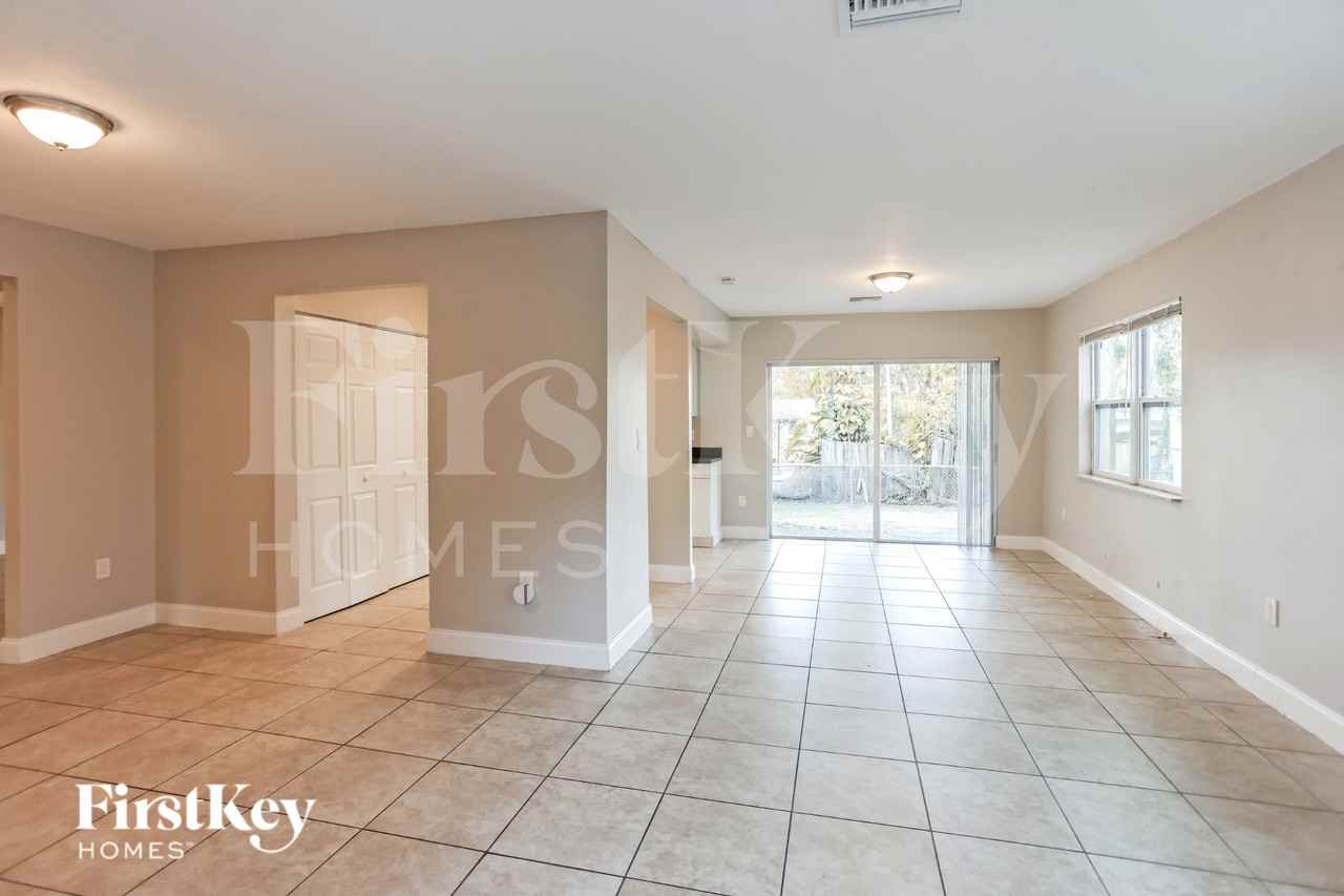 9231 Sw 204th Ter - Photo 5 of 18