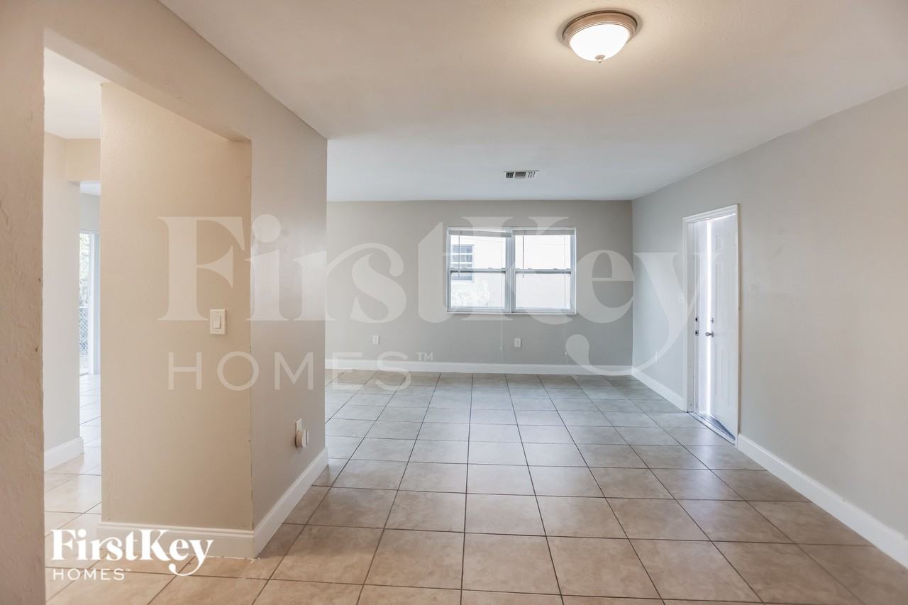 9231 Sw 204th Ter - Photo 7 of 18