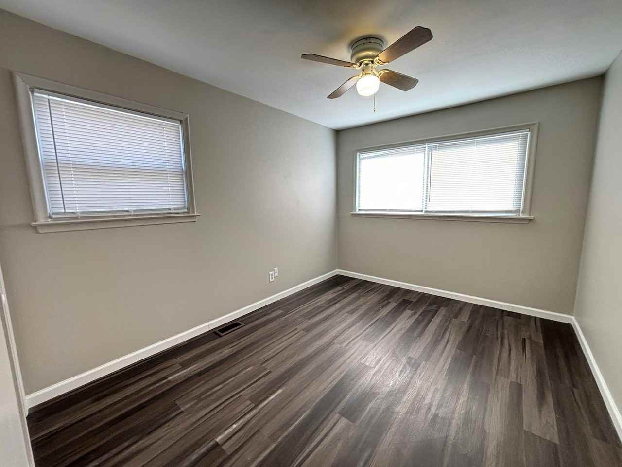 11235 Sherman Avenue - Photo 6 of 9